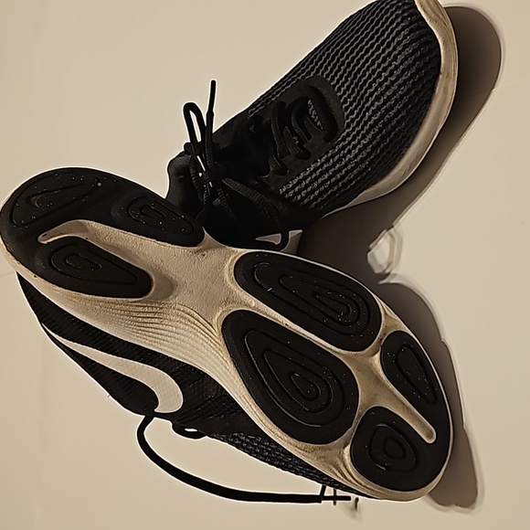 Nike Revolution 4, women size 7.5 black. - Picture 2 of 5